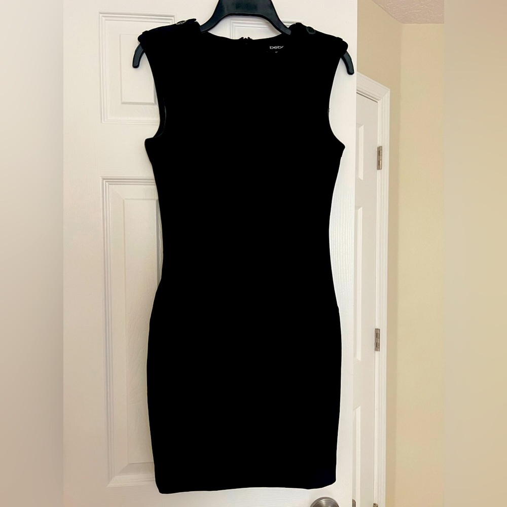Bebe! Black sexy dress! Snatches the waist! 🔥🔥🔥
